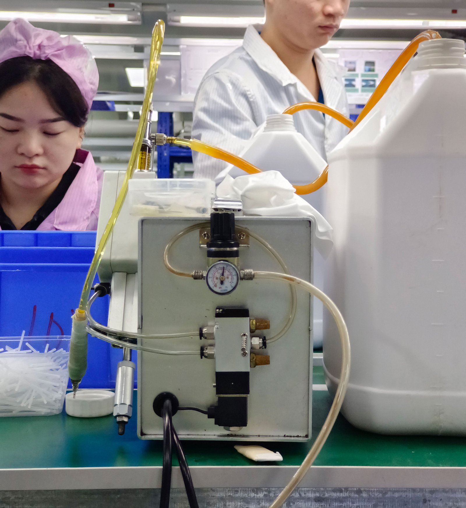  Smoke oil filling machine